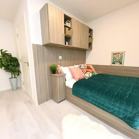 Yugo Explore - Melbourn Point *