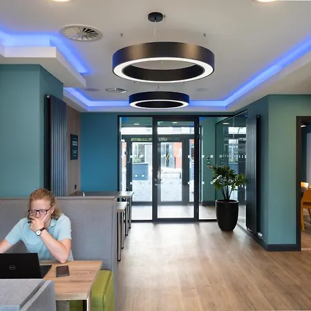 Yugo Explore - Melbourn Point Апартаменты *