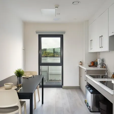 Yugo Explore - Melbourn Point كورك