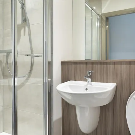 Yugo Explore - Melbourn Point * كورك