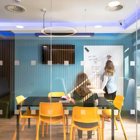 Yugo Explore - Melbourn Point شقة