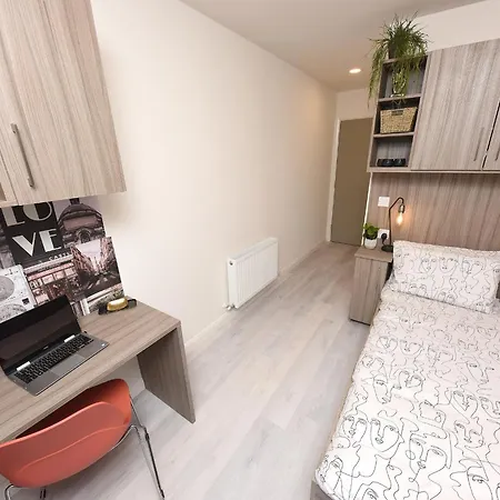 Yugo Explore - Melbourn Point *