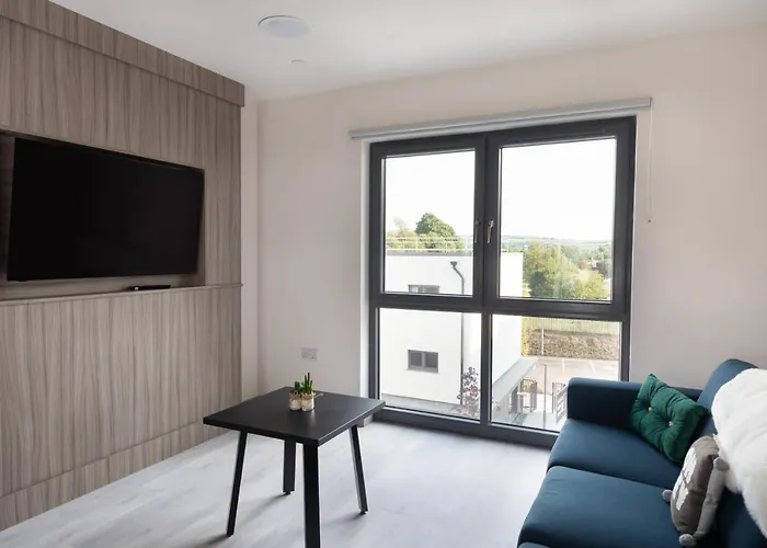 Yugo Explore - Melbourn Point * Корк