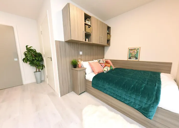 Yugo Explore - Melbourn Point *